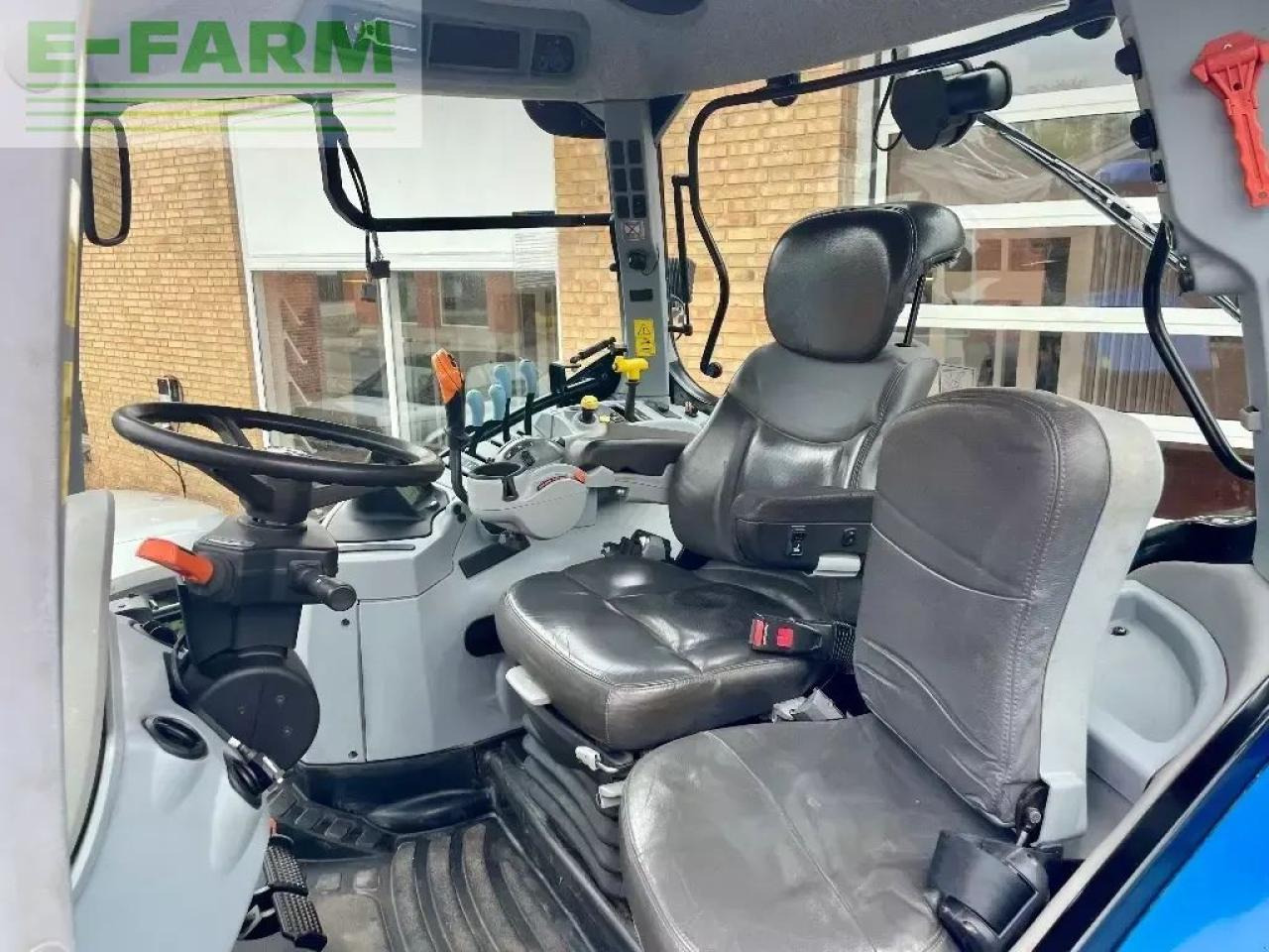 جرار New Holland t 7030: صورة 7