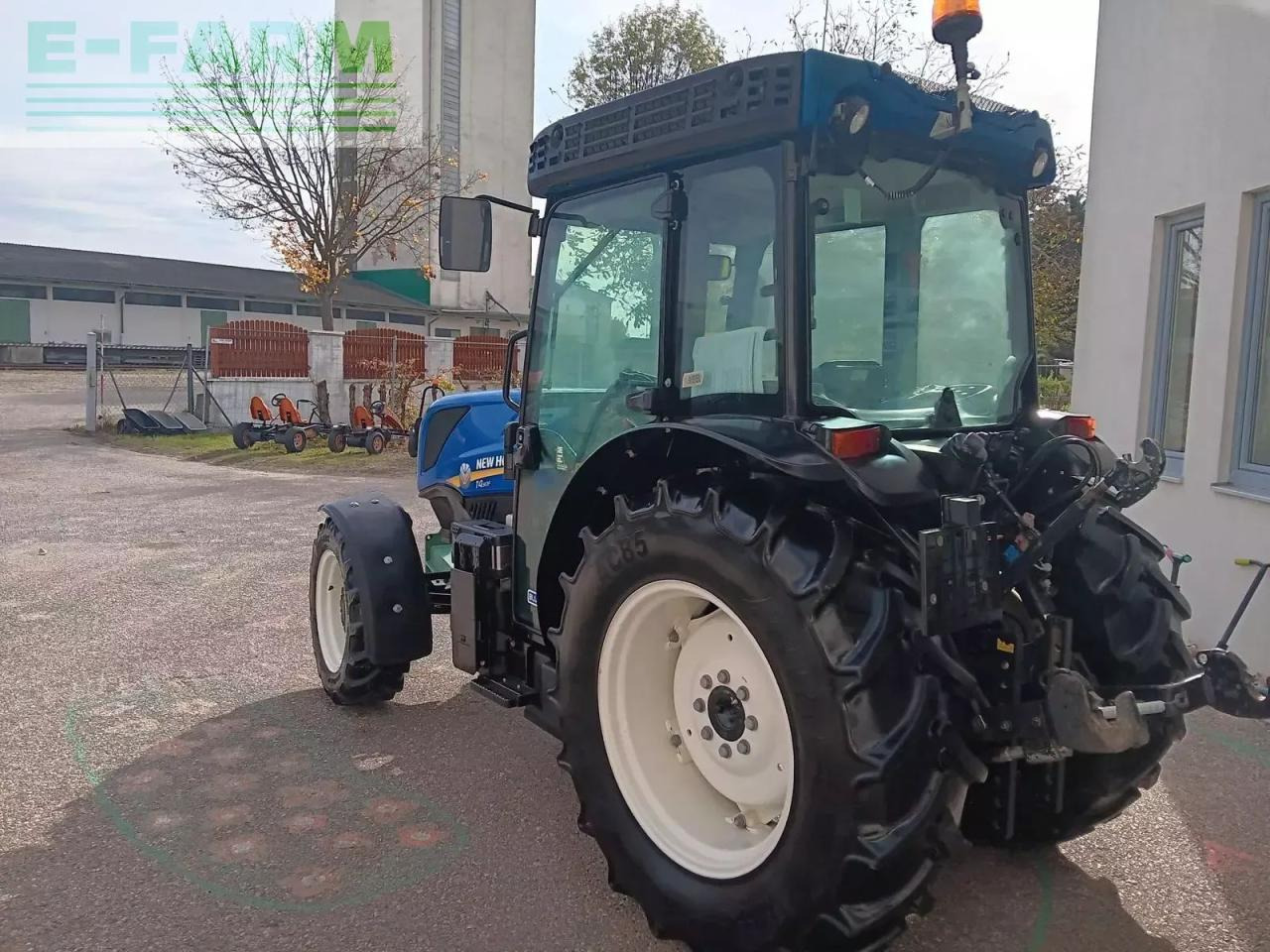 New Holland t4.90 f F - جرار: صورة 4 New Holland t4.90 f F - جرار: صورة 4