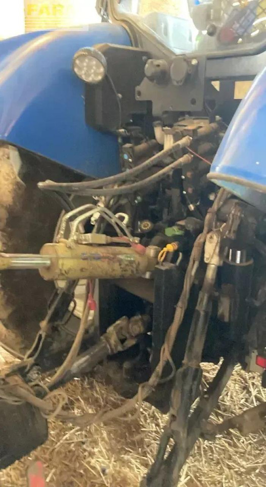 New Holland t6.175 - جرار: صورة 4 New Holland t6.175 - جرار: صورة 4