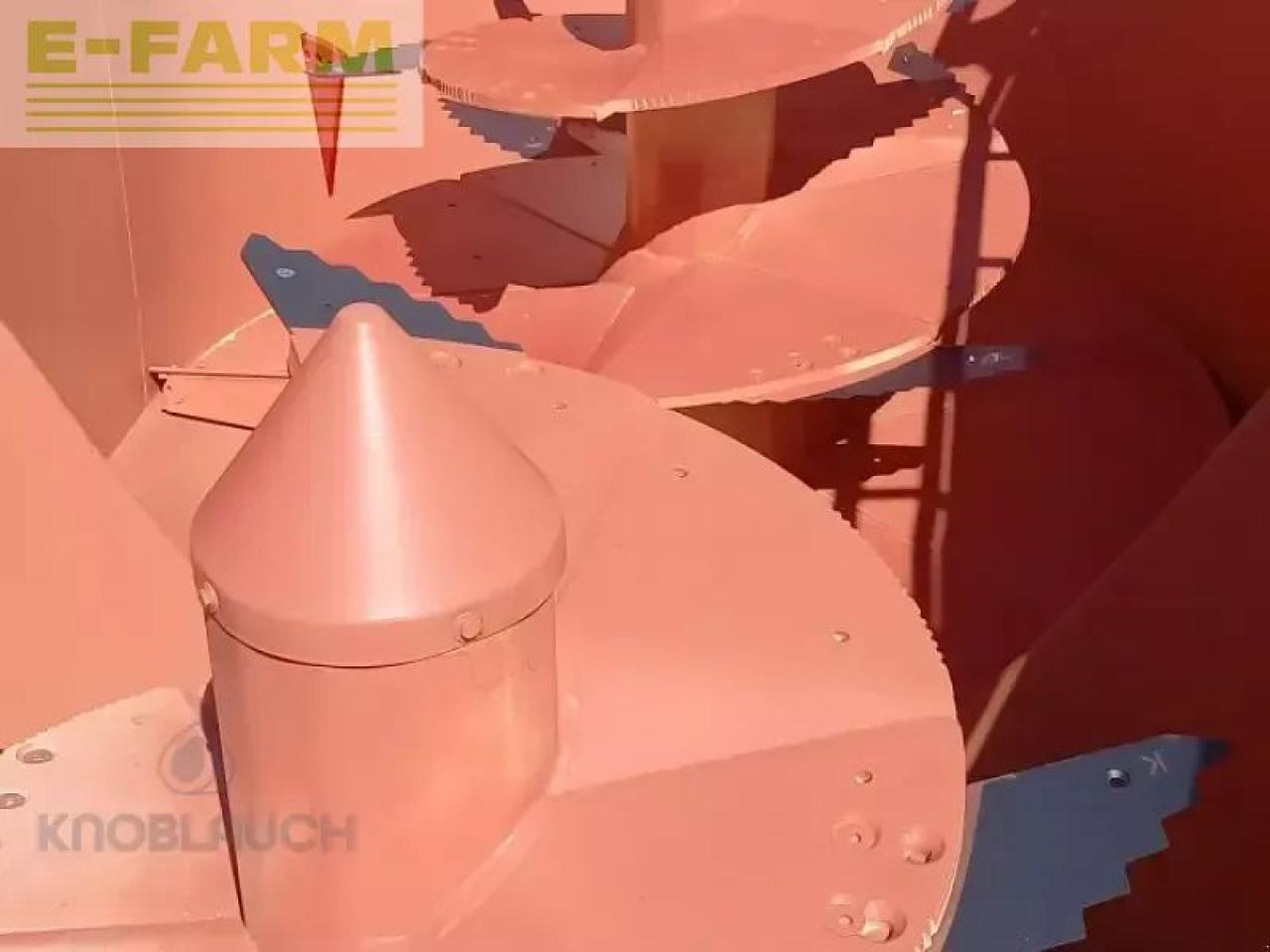 Strautmann verti-mix 2401 double - معدات الثروة الحيوانية: صورة 4 Strautmann verti-mix 2401 double - معدات الثروة الحيوانية: صورة 4