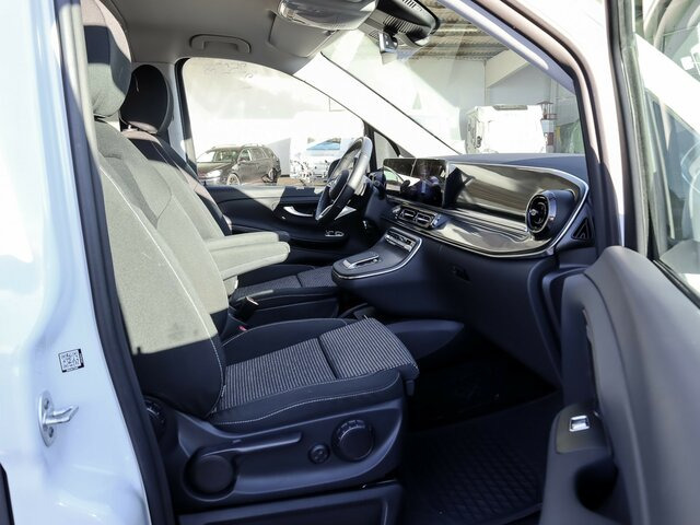 ميكروباص, فان كهربائية MERCEDES-BENZ EQV 300 lang,7Sitze,2Schiebetüren,Distronic,LED...: صورة 6