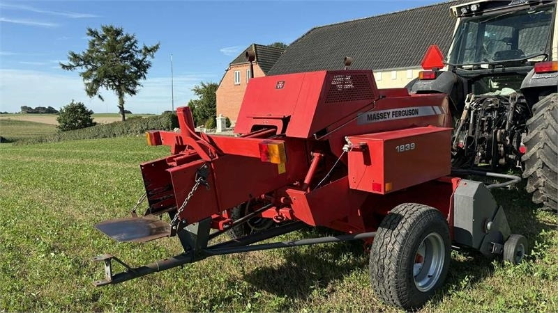 Massey Ferguson 1839 Småballe presser - آلة تغليف بالة التبن: صورة 3 Massey Ferguson 1839 Småballe presser - آلة تغليف بالة التبن: صورة 3