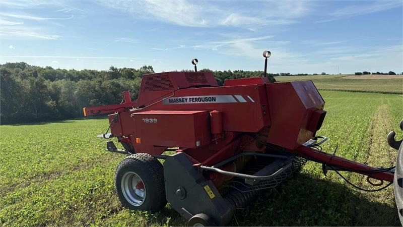 Massey Ferguson 1839 Småballe presser - آلة تغليف بالة التبن: صورة 2 Massey Ferguson 1839 Småballe presser - آلة تغليف بالة التبن: صورة 2