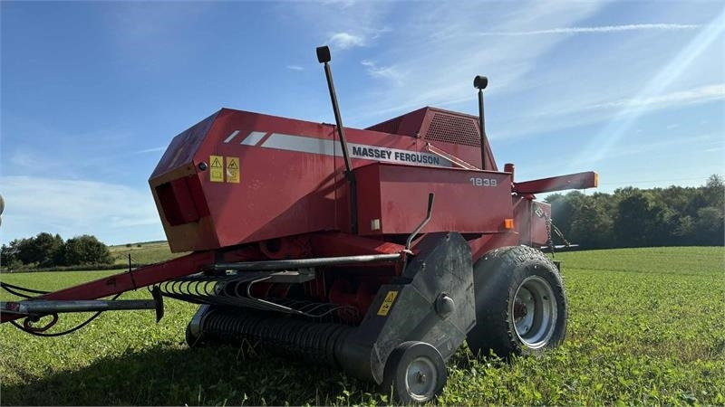 Massey Ferguson 1839 Småballe presser - آلة تغليف بالة التبن: صورة 1 Massey Ferguson 1839 Småballe presser - آلة تغليف بالة التبن: صورة 1