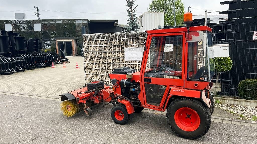 Hako 2300 D Kleintraktor, hyrd. Kehrmaschine, Zapfwelle - جرار البلدية: صورة 5 Hako 2300 D Kleintraktor, hyrd. Kehrmaschine, Zapfwelle - جرار البلدية: صورة 5