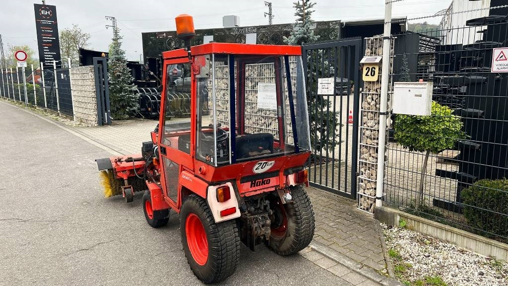 Hako 2300 D Kleintraktor, hyrd. Kehrmaschine, Zapfwelle - جرار البلدية: صورة 4 Hako 2300 D Kleintraktor, hyrd. Kehrmaschine, Zapfwelle - جرار البلدية: صورة 4