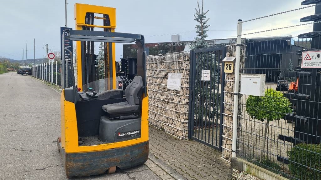 Jungheinrich ETV 216, Triplex, 6,9 m Hubhöhe, Hubkraft 1.600 kg - شاحنة مناوِلة: صورة 5 Jungheinrich ETV 216, Triplex, 6,9 m Hubhöhe, Hubkraft 1.600 kg - شاحنة مناوِلة: صورة 5