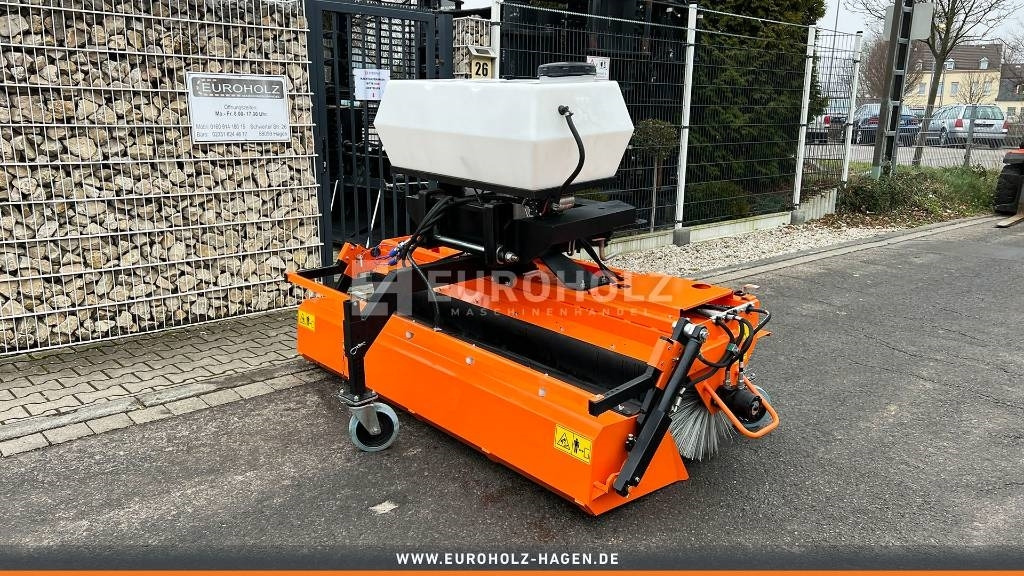 Kehrmaschine ZM2000 Stapleraufnahme - مكنسة - آلية المنفعة/ مركبة خاصة: صورة 1 Kehrmaschine ZM2000 Stapleraufnahme - مكنسة - آلية المنفعة/ مركبة خاصة: صورة 1