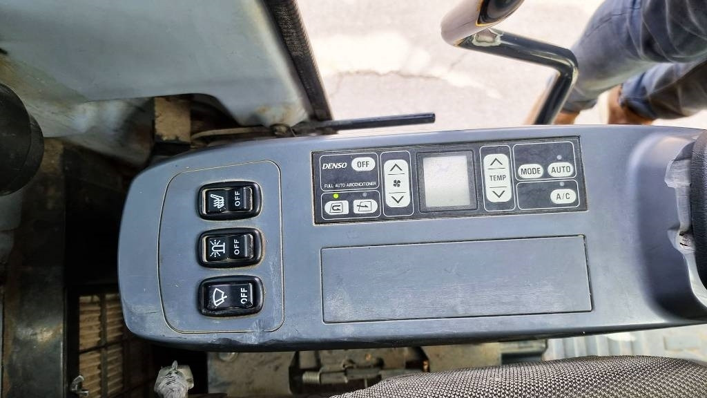 حفارة دولاب Komatsu PW 140 Mobilbagger Powertilt Schnellwechsler MS 10: صورة 16 حفارة دولاب Komatsu PW 140 Mobilbagger Powertilt Schnellwechsler MS 10: صورة 16