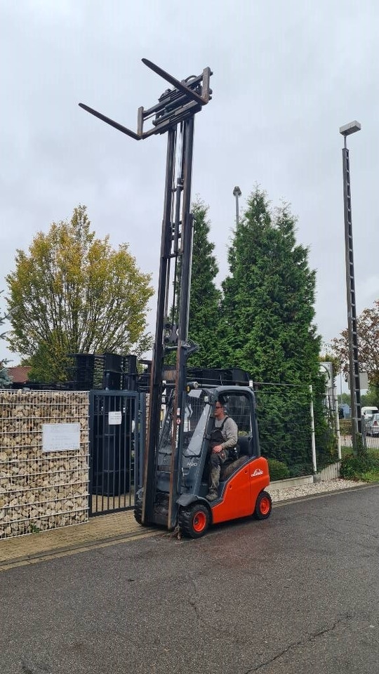 Linde H 20 D, Triplex, Seitenschieber, Positionierer - رافعة شوكية ديزل: صورة 1 Linde H 20 D, Triplex, Seitenschieber, Positionierer - رافعة شوكية ديزل: صورة 1