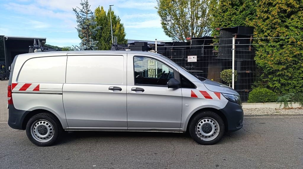 Mercedes-Benz Vito 114 CDI Allrad-Werkstattschränke-Standheizung - شاحنة مغلقة الصندوق: صورة 2 Mercedes-Benz Vito 114 CDI Allrad-Werkstattschränke-Standheizung - شاحنة مغلقة الصندوق: صورة 2