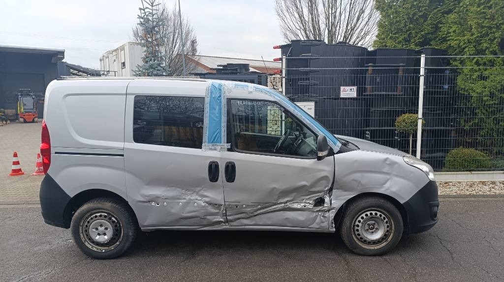 Opel Combo Kastenwagen Transp. Seitenschaden fahrbereit - شاحنة مغلقة الصندوق: صورة 4 Opel Combo Kastenwagen Transp. Seitenschaden fahrbereit - شاحنة مغلقة الصندوق: صورة 4