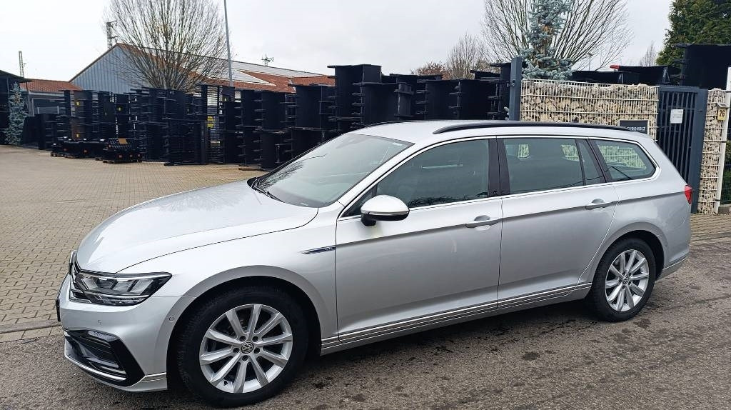 Volkswagen Passat GTE 1.4 TSI DSG GTE Plug-in-Hybrid 1. Hand - سيارة: صورة 4 Volkswagen Passat GTE 1.4 TSI DSG GTE Plug-in-Hybrid 1. Hand - سيارة: صورة 4