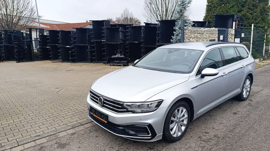 Volkswagen Passat GTE 1.4 TSI DSG GTE Plug-in-Hybrid 1. Hand - سيارة: صورة 2 Volkswagen Passat GTE 1.4 TSI DSG GTE Plug-in-Hybrid 1. Hand - سيارة: صورة 2