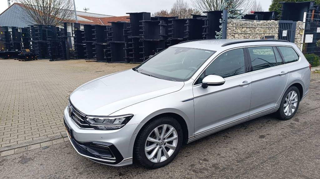 Volkswagen Passat GTE 1.4 TSI DSG GTE Plug-in-Hybrid 1. Hand - سيارة: صورة 3 Volkswagen Passat GTE 1.4 TSI DSG GTE Plug-in-Hybrid 1. Hand - سيارة: صورة 3