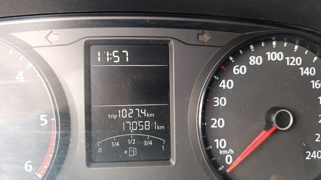 Volkswagen T5 2.0 TDI Kastenwagen, 8x Reifen, PDC, Klima, AHK - فان المدمجة: صورة 3 Volkswagen T5 2.0 TDI Kastenwagen, 8x Reifen, PDC, Klima, AHK - فان المدمجة: صورة 3