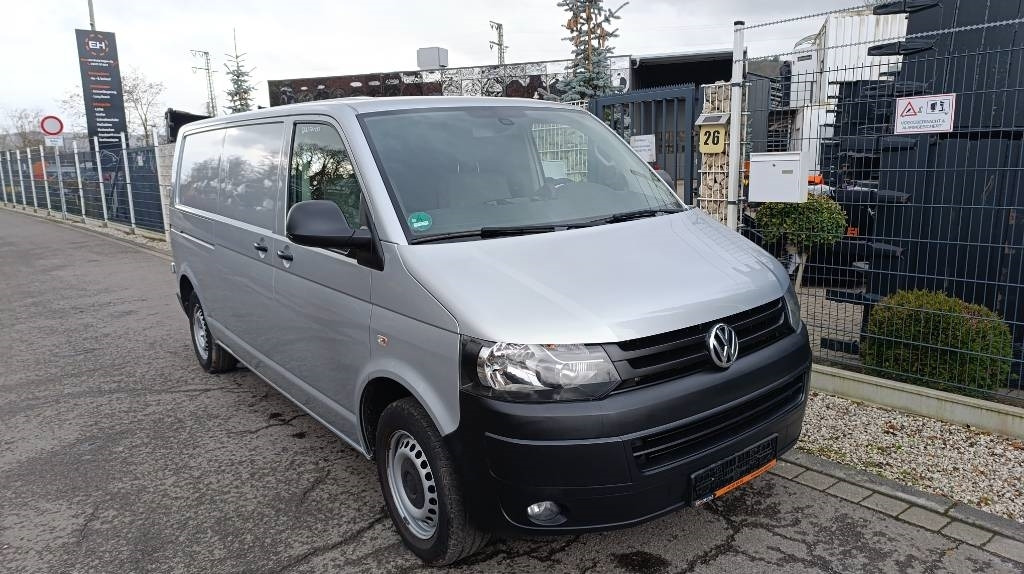 Volkswagen T5 2.0 TDI, Transporter, Kasten, Werkstattschränke - شاحنة مغلقة الصندوق: صورة 1 Volkswagen T5 2.0 TDI, Transporter, Kasten, Werkstattschränke - شاحنة مغلقة الصندوق: صورة 1