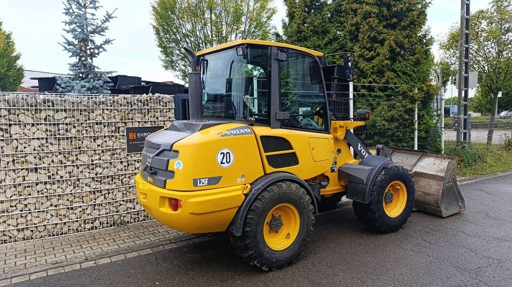 Volvo Radlader L 25 F, hydr. Schnellwechsler, Schaufel - اللودر بعجل: صورة 5 Volvo Radlader L 25 F, hydr. Schnellwechsler, Schaufel - اللودر بعجل: صورة 5