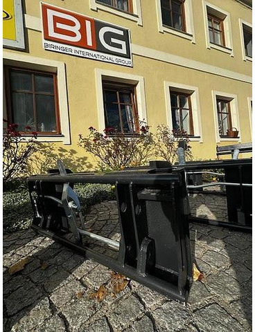 Big Genie / Terex Adapter passend zu Euro Aufnahme - ملحق: صورة 1 Big Genie / Terex Adapter passend zu Euro Aufnahme - ملحق: صورة 1