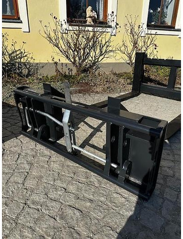 Big JCB 520-50 Adapter mit Euro Aufnahme - ملحق: صورة 1 Big JCB 520-50 Adapter mit Euro Aufnahme - ملحق: صورة 1