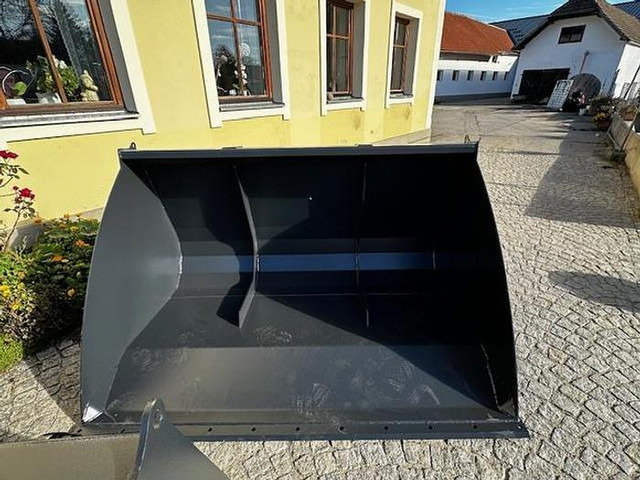 Big Volumenschaufel 200 cm mit Kramer Aufnahme - بكت: صورة 1 Big Volumenschaufel 200 cm mit Kramer Aufnahme - بكت: صورة 1