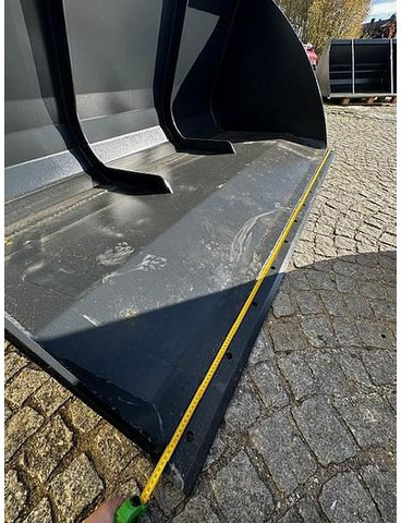 Big Volumenschaufel 250 cm mit Merlo ZM2 Aufnahme - بكت: صورة 2 Big Volumenschaufel 250 cm mit Merlo ZM2 Aufnahme - بكت: صورة 2