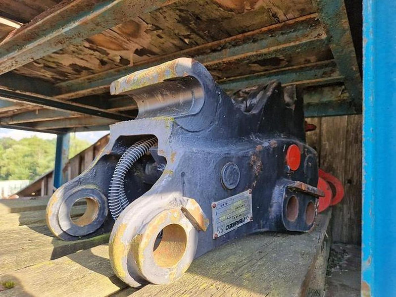 Terex / Fermec / MF Schnellwechsler - قارنة توصيل هيدروليكي: صورة 1 Terex / Fermec / MF Schnellwechsler - قارنة توصيل هيدروليكي: صورة 1