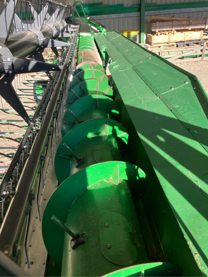 John Deere T670i mit 630X Schneidwerk - حصادة موحَّدة: صورة 3 John Deere T670i mit 630X Schneidwerk - حصادة موحَّدة: صورة 3