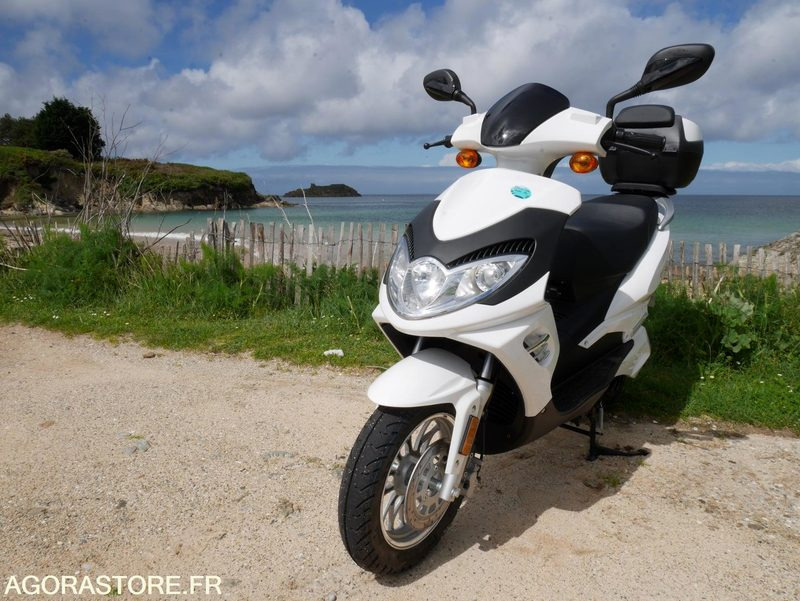 1 Scooter Easy Watts - E-stock - دراجة نارية: صورة 1 1 Scooter Easy Watts - E-stock - دراجة نارية: صورة 1