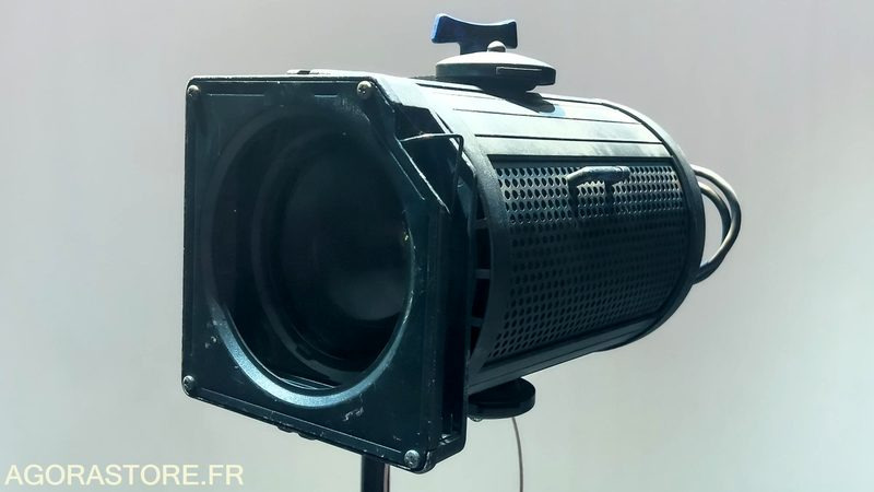 1 projecteur "plan convexe PC ADB 1 KW" - الأدوات والمعدات: صورة 3 1 projecteur "plan convexe PC ADB 1 KW" - الأدوات والمعدات: صورة 3