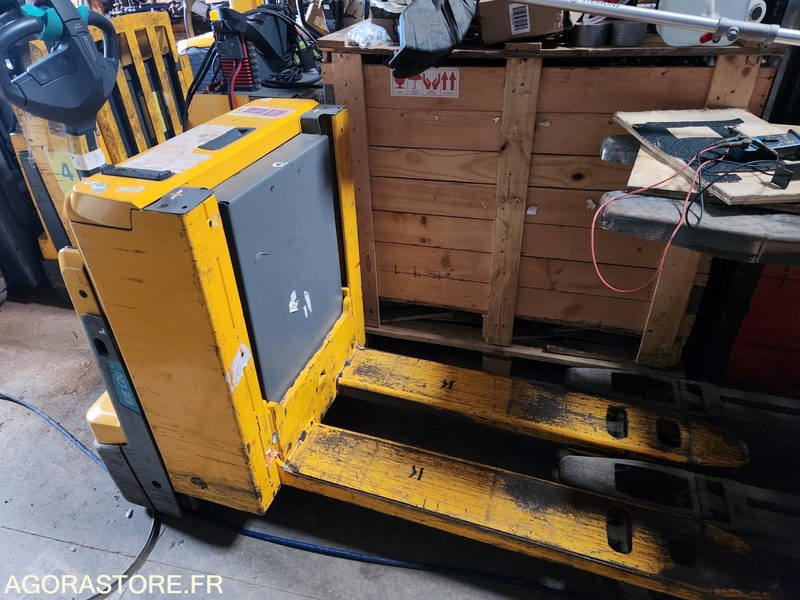 2 TRANSPALETTES ELECTRIQUE A LEVEE INITIALE 24V 150Ah CHARGEUR EMBARQUE DE 2019 - شاحنة باليت: صورة 4 2 TRANSPALETTES ELECTRIQUE A LEVEE INITIALE 24V 150Ah CHARGEUR EMBARQUE DE 2019 - شاحنة باليت: صورة 4