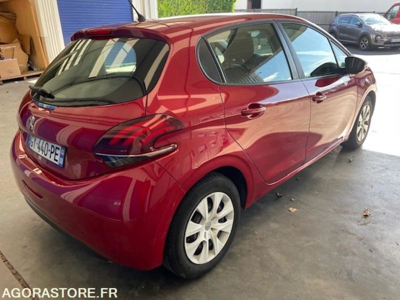 208 LIKE PT 68cv. 11/2016 . 98350 KM - سيارة: صورة 3 208 LIKE PT 68cv. 11/2016 . 98350 KM - سيارة: صورة 3