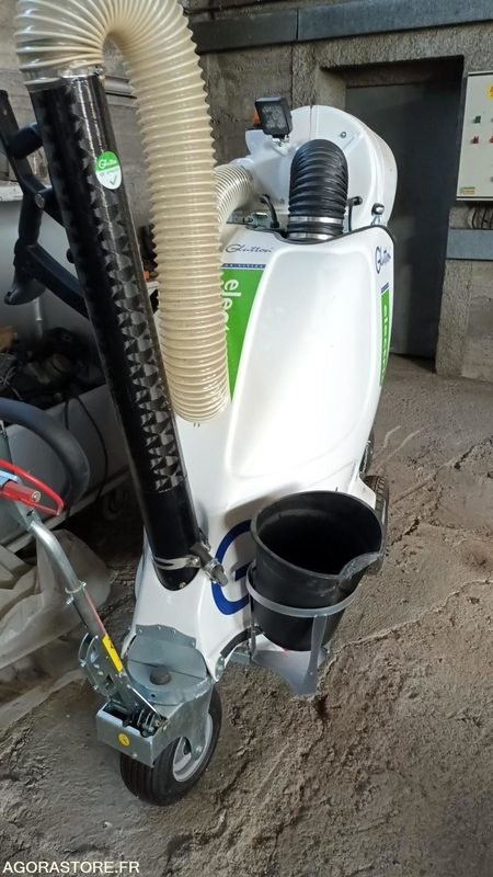 ASPIRATEUR DE VOIERIE GLOUTON - معدات الحدائق: صورة 1 ASPIRATEUR DE VOIERIE GLOUTON - معدات الحدائق: صورة 1