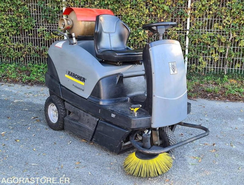 BALAYEUSE KARCHER - 2012 - 182 heures - سياره كنس شوارع: صورة 1 BALAYEUSE KARCHER - 2012 - 182 heures - سياره كنس شوارع: صورة 1