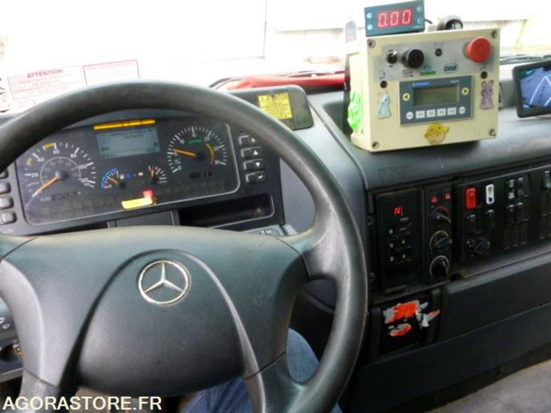 BOM ECONIC MERCEDES CABINE TYPE BUS 2007 4 places 247550kms - شاحنة النفايات: صورة 4 BOM ECONIC MERCEDES CABINE TYPE BUS 2007 4 places 247550kms - شاحنة النفايات: صورة 4