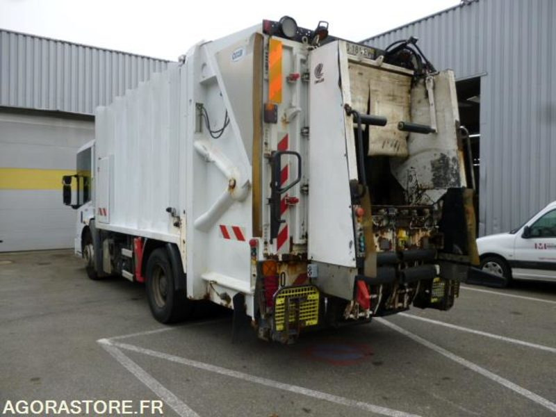 BOM ECONIC MERCEDES CABINE TYPE BUS 2007 4 places 247550kms - شاحنة النفايات: صورة 5 BOM ECONIC MERCEDES CABINE TYPE BUS 2007 4 places 247550kms - شاحنة النفايات: صورة 5