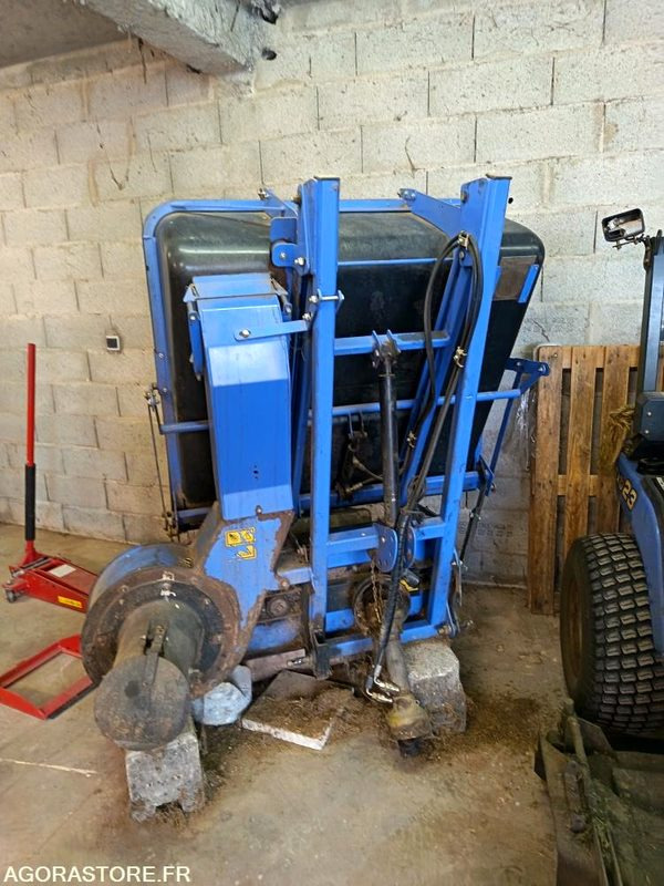 Bac de ramassage ISEKI - معدات الحدائق: صورة 1 Bac de ramassage ISEKI - معدات الحدائق: صورة 1