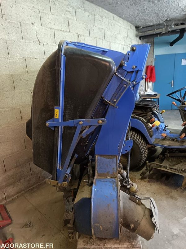 Bac de ramassage ISEKI - معدات الحدائق: صورة 2 Bac de ramassage ISEKI - معدات الحدائق: صورة 2