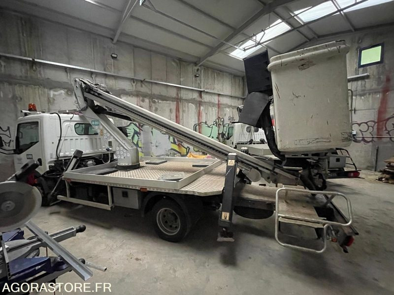 CAMION NACELLE NISSAN IMER P18T12 28740 KM 2015 - منصة تلسكوبية محمولة على شاحنة: صورة 1 CAMION NACELLE NISSAN IMER P18T12 28740 KM 2015 - منصة تلسكوبية محمولة على شاحنة: صورة 1