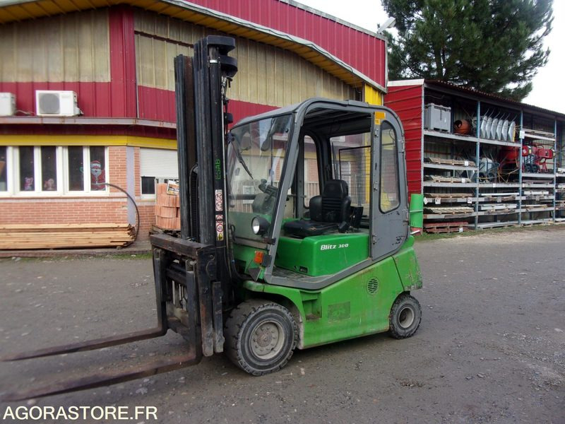 CHARIOT ÉLÉVATEUR 3 TONNES POSITIONNEUR DE FOURCHES ELECTRIQUE CESAB - رافعة شوكية كهربائية: صورة 2 CHARIOT ÉLÉVATEUR 3 TONNES POSITIONNEUR DE FOURCHES ELECTRIQUE CESAB - رافعة شوكية كهربائية: صورة 2