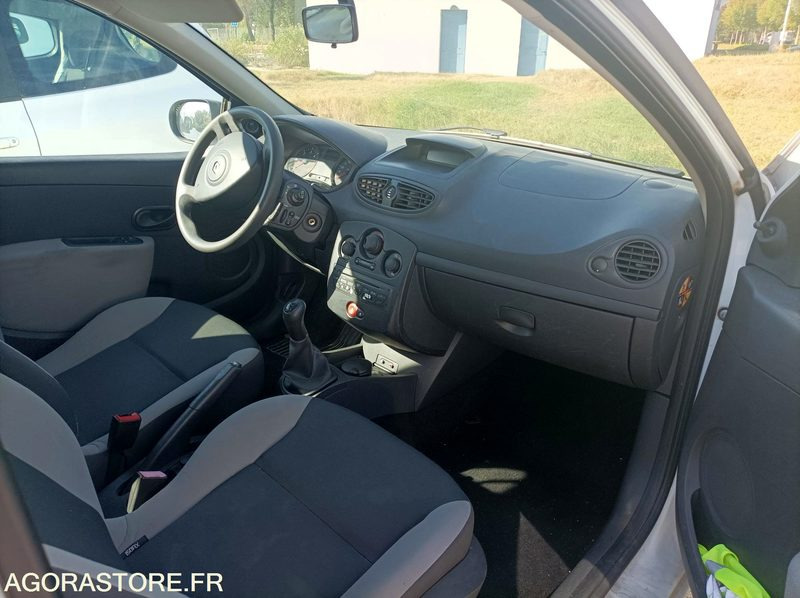 CLIO III 2010 2 places - سيارة: صورة 3 CLIO III 2010 2 places - سيارة: صورة 3