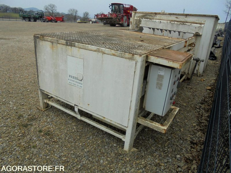 COMPACTEUR DECHET - PRESSOR AN 2006 - الأدوات والمعدات: صورة 2 COMPACTEUR DECHET - PRESSOR AN 2006 - الأدوات والمعدات: صورة 2