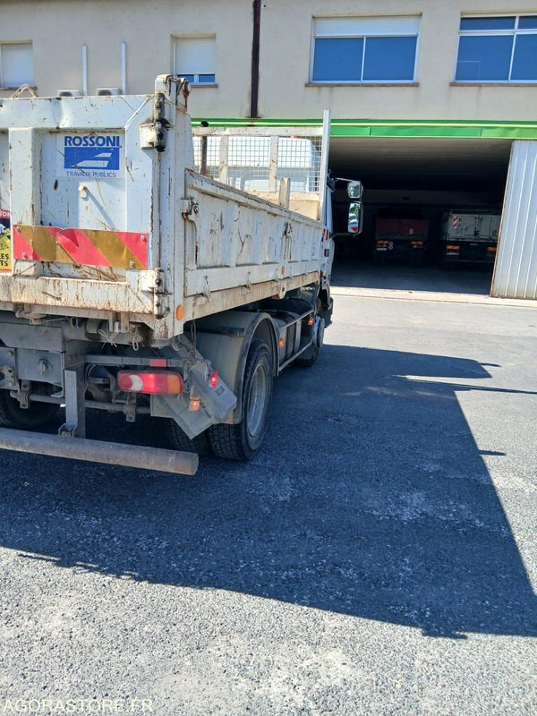 Camion Renault 150 - 2000 - 480392kms - شاحنة قلاب: صورة 2 Camion Renault 150 - 2000 - 480392kms - شاحنة قلاب: صورة 2