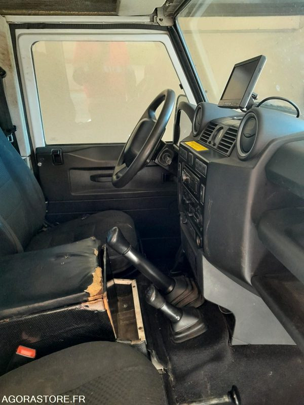 Camion hydrocureur LAND ROVER Defender - 2014 / 142 462 KM - شاحنة البيك أب: صورة 4 Camion hydrocureur LAND ROVER Defender - 2014 / 142 462 KM - شاحنة البيك أب: صورة 4