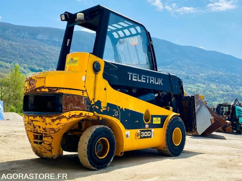 Chariot télescopique Teletruk JCB TLT30D - Année 2004 - 3870 h - رافعة تلسكوبية: صورة 4 Chariot télescopique Teletruk JCB TLT30D - Année 2004 - 3870 h - رافعة تلسكوبية: صورة 4