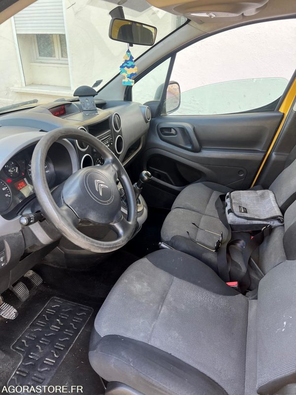 Citroen berlingo - 2016 - 76000km - سيارة: صورة 3 Citroen berlingo - 2016 - 76000km - سيارة: صورة 3