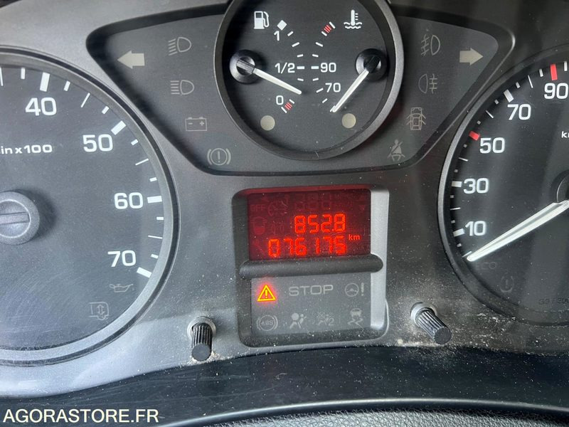Citroen berlingo - 2016 - 76000km - سيارة: صورة 4 Citroen berlingo - 2016 - 76000km - سيارة: صورة 4