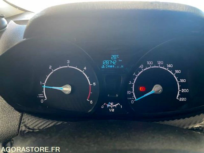 ECOSPORT TITANIUM 1.5 TDCI 90cv . 08/2014 . 128300 km - سيارة دفع رباعي: صورة 5 ECOSPORT TITANIUM 1.5 TDCI 90cv . 08/2014 . 128300 km - سيارة دفع رباعي: صورة 5