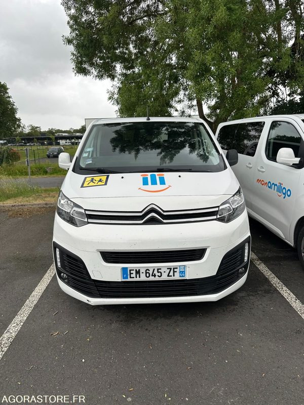 EM-645-ZF - Roulant - VP - 9 Places - Jumpy SPACE TOURER - 210 716 Kms - حافلة صغيرة, ميكروباص: صورة 4 EM-645-ZF - Roulant - VP - 9 Places - Jumpy SPACE TOURER - 210 716 Kms - حافلة صغيرة, ميكروباص: صورة 4