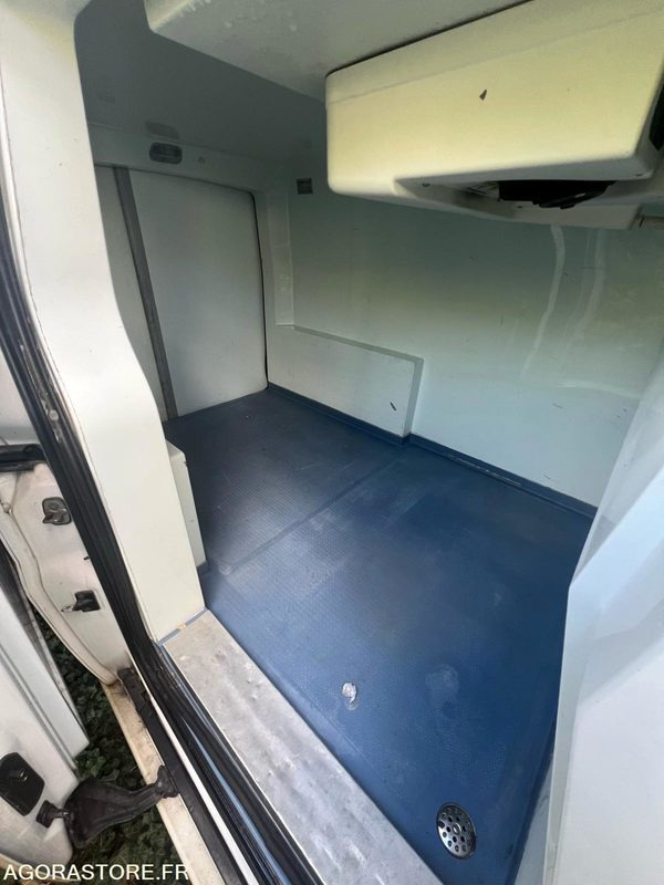 FIAT- SCUDO - 2016 - 230 000 KM - FRIGORIFIQUE MULTI TEMPERATURE - شاحنة مُبرّدة للتوصيل: صورة 4 FIAT- SCUDO - 2016 - 230 000 KM - FRIGORIFIQUE MULTI TEMPERATURE - شاحنة مُبرّدة للتوصيل: صورة 4